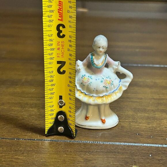 Vintage Porcelain Colonial Woman Figurine made in Occupied Japan 1940s - Picture 6 of 6
